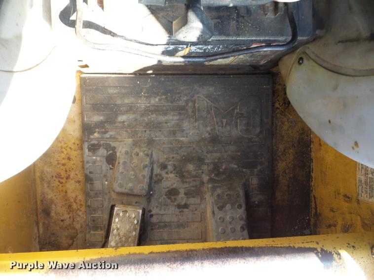 image for item BI9138 2003 Caterpillar 257 skid steer