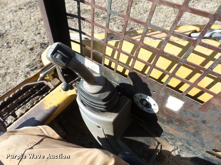 image for item BI9138 2003 Caterpillar 257 skid steer