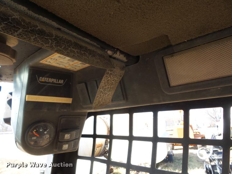 image for item BI9138 2003 Caterpillar 257 skid steer