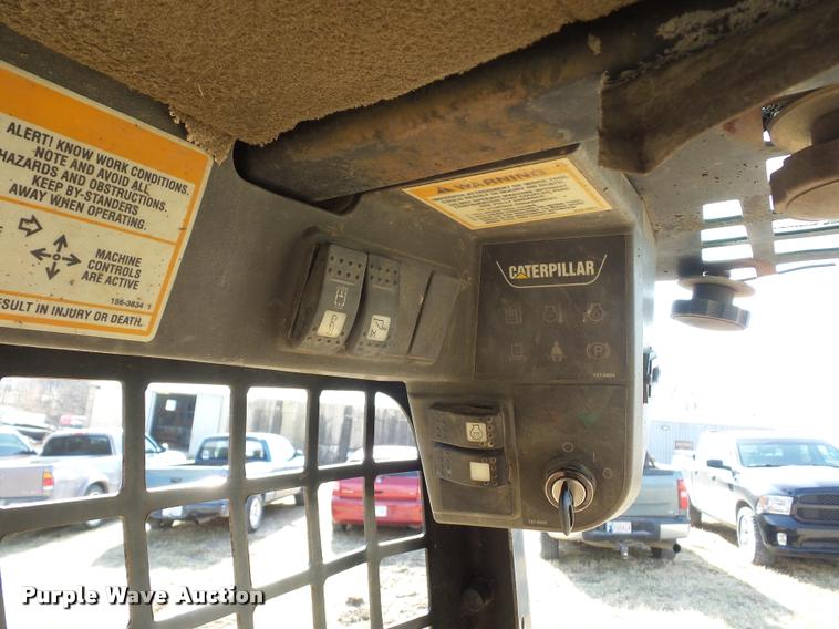 image for item BI9138 2003 Caterpillar 257 skid steer