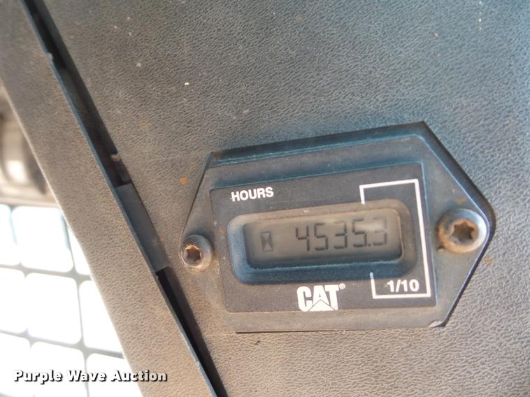 image for item BI9138 2003 Caterpillar 257 skid steer