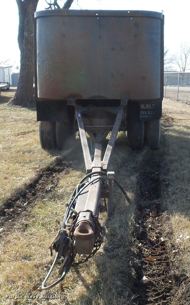 image for item BI9140 1983 Hilbilt end dump trailer