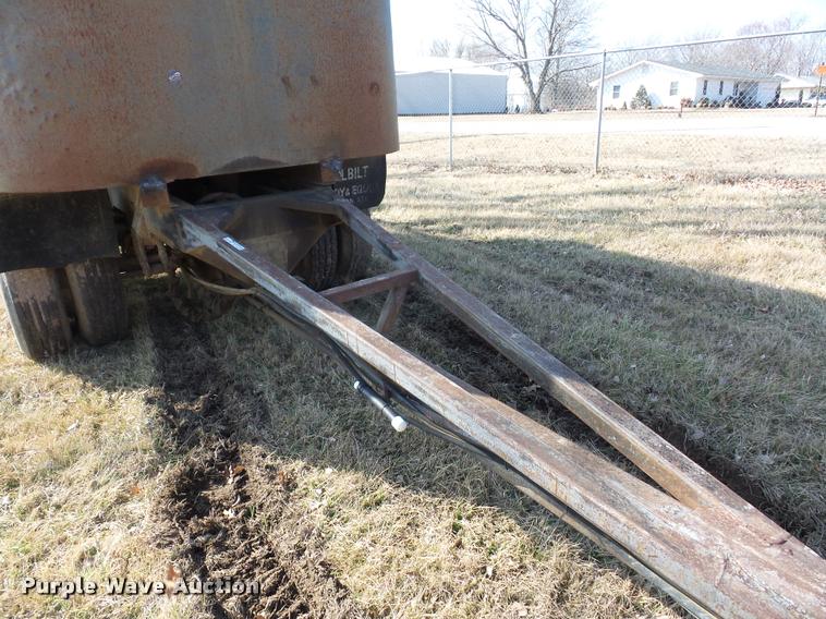 image for item BI9140 1983 Hilbilt end dump trailer