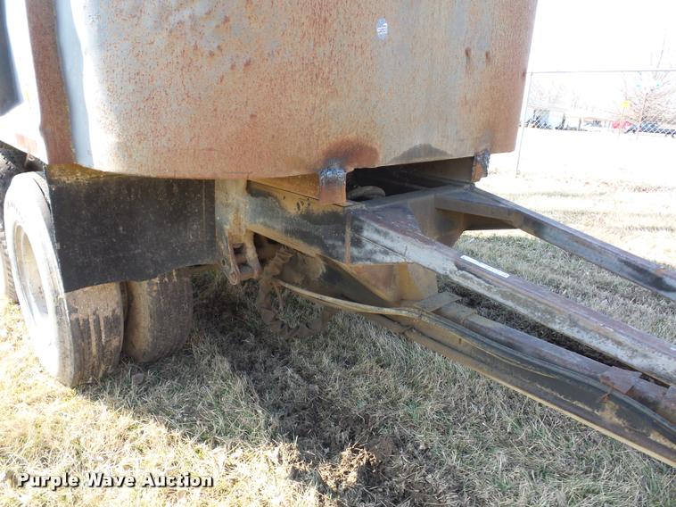 image for item BI9140 1983 Hilbilt end dump trailer