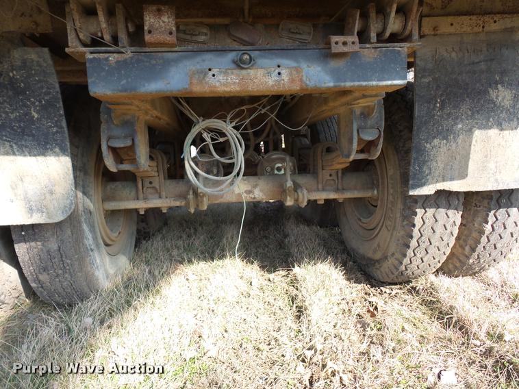 image for item BI9140 1983 Hilbilt end dump trailer