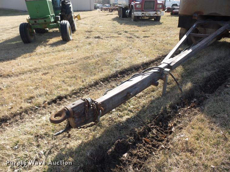 image for item BI9140 1983 Hilbilt end dump trailer