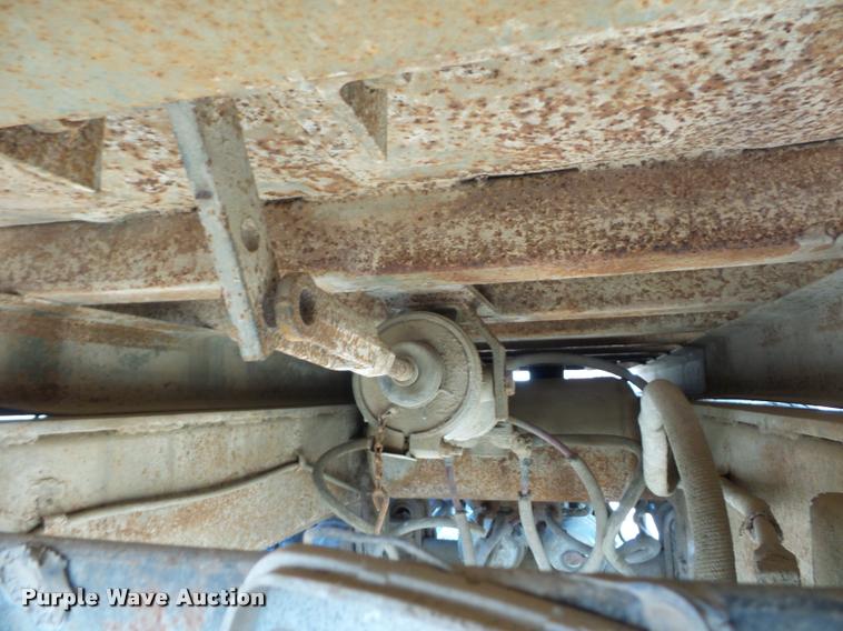 image for item BI9140 1983 Hilbilt end dump trailer