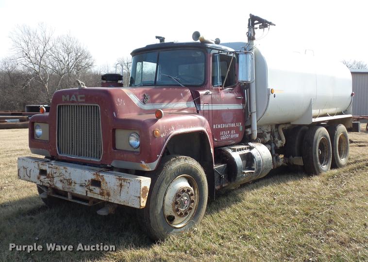 image for item BI9142 1980 Mack water truck