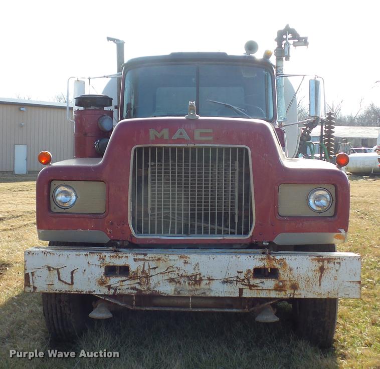 image for item BI9142 1980 Mack water truck