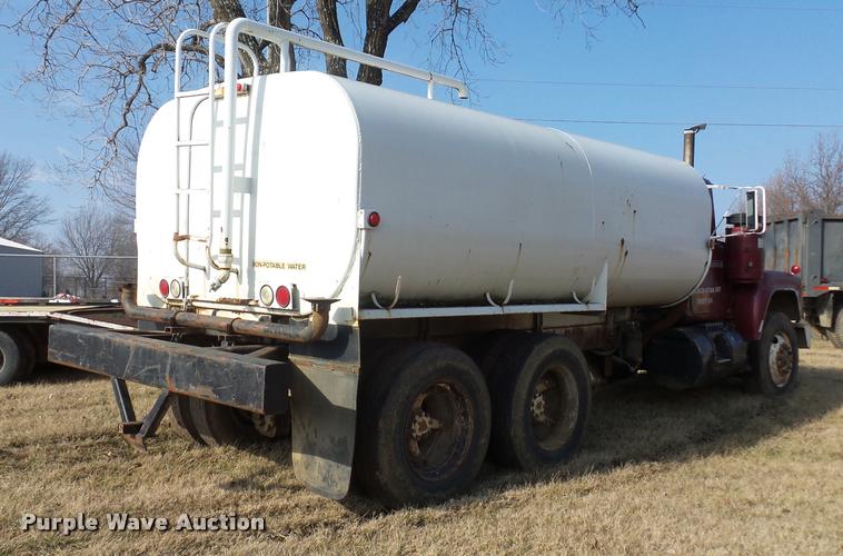 image for item BI9142 1980 Mack water truck