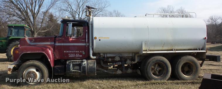 image for item BI9142 1980 Mack water truck