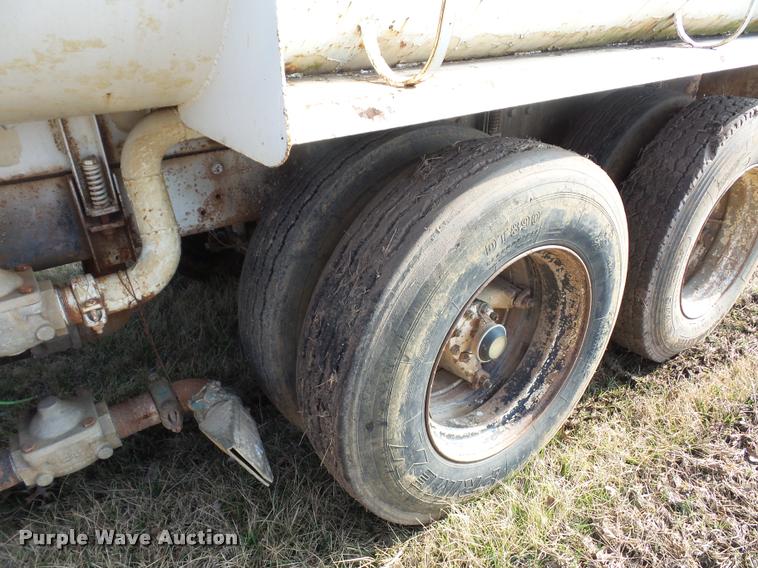 image for item BI9142 1980 Mack water truck