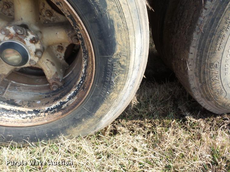 image for item BI9142 1980 Mack water truck