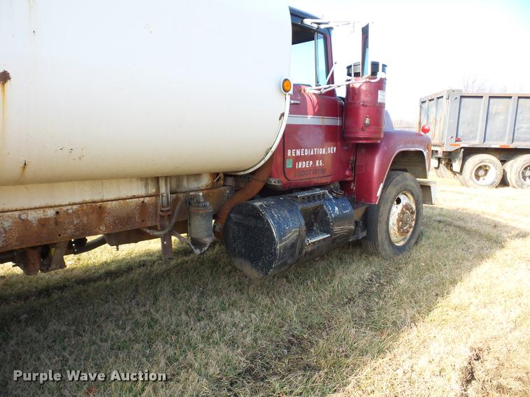 image for item BI9142 1980 Mack water truck