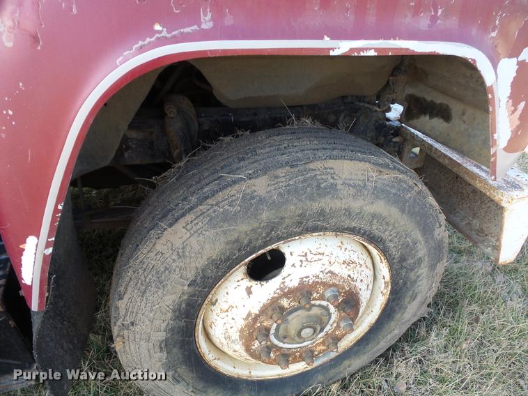 image for item BI9142 1980 Mack water truck