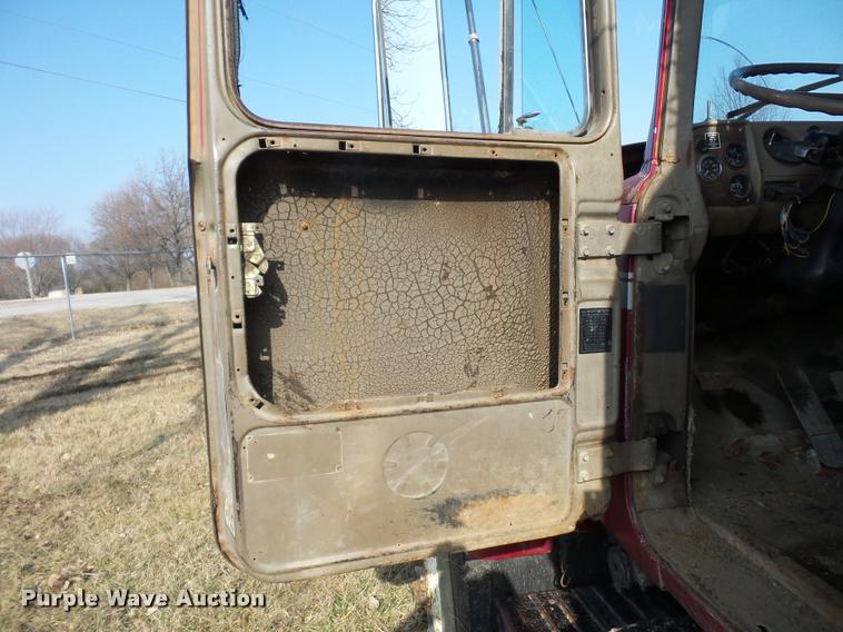 image for item BI9142 1980 Mack water truck