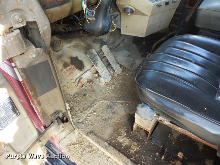 image for item BI9142 1980 Mack water truck