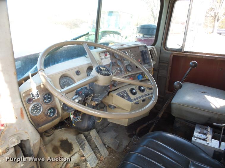 image for item BI9142 1980 Mack water truck