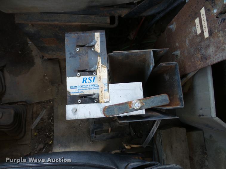 image for item BI9142 1980 Mack water truck