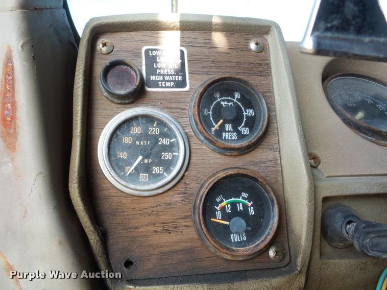 image for item BI9142 1980 Mack water truck