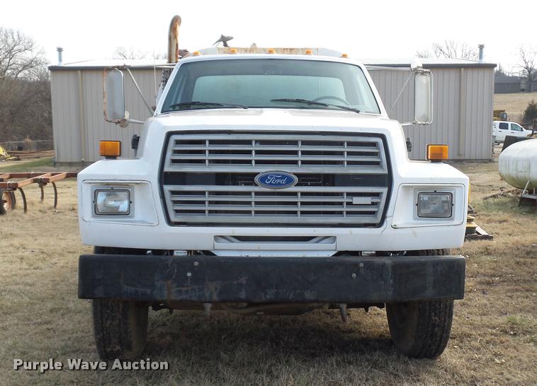 image for item BI9150 1992 Ford F700 water truck