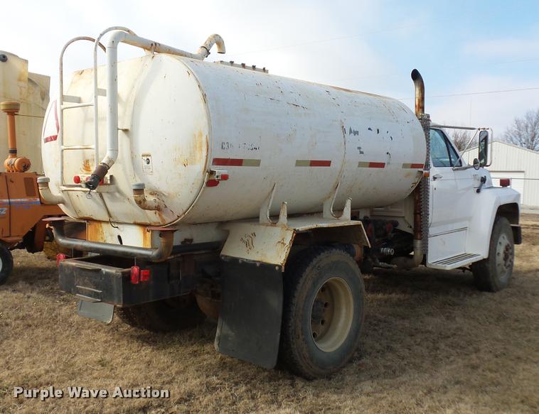 image for item BI9150 1992 Ford F700 water truck
