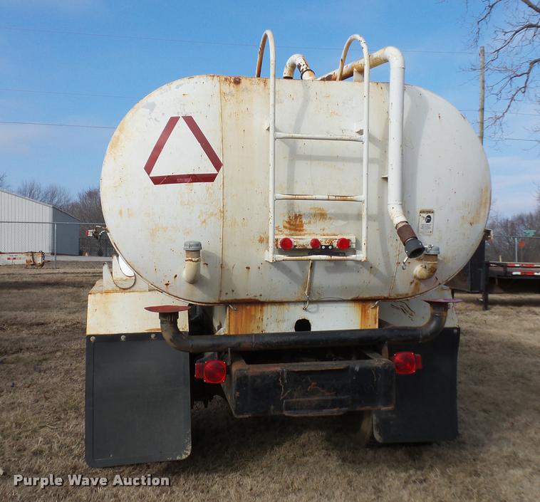 image for item BI9150 1992 Ford F700 water truck