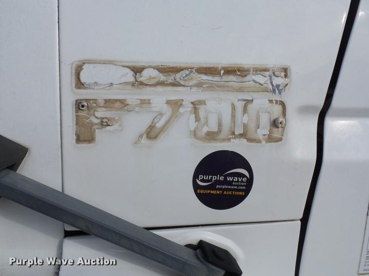 image for item BI9150 1992 Ford F700 water truck