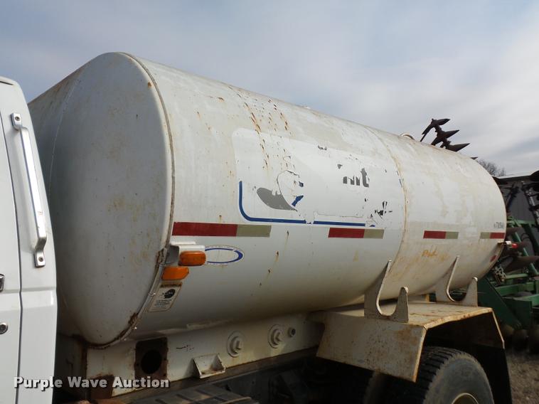 image for item BI9150 1992 Ford F700 water truck