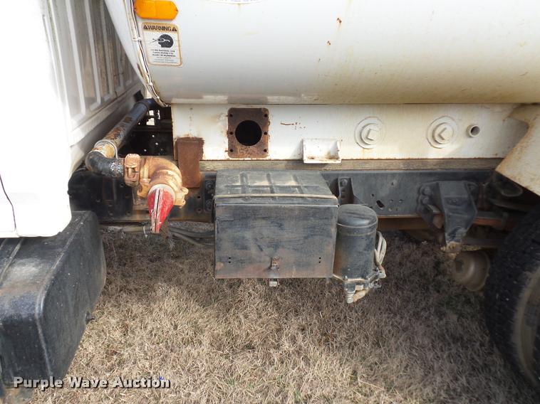 image for item BI9150 1992 Ford F700 water truck