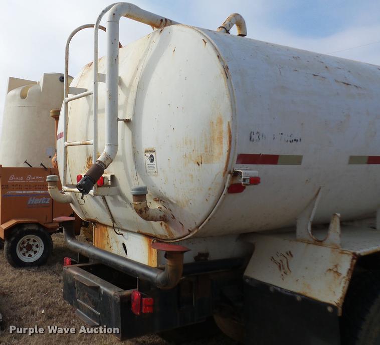 image for item BI9150 1992 Ford F700 water truck