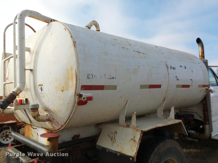 image for item BI9150 1992 Ford F700 water truck