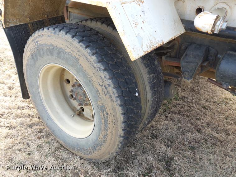 image for item BI9150 1992 Ford F700 water truck