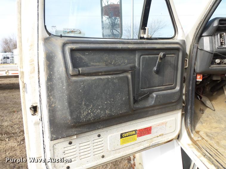 image for item BI9150 1992 Ford F700 water truck