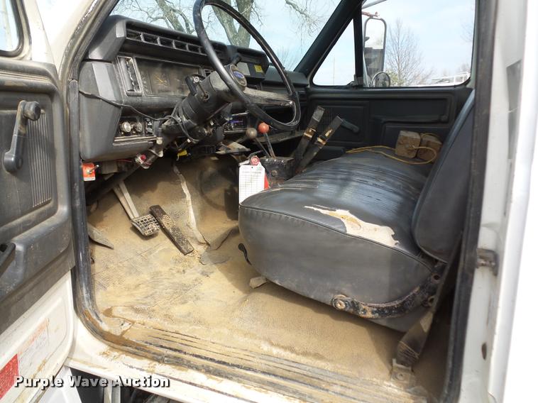 image for item BI9150 1992 Ford F700 water truck