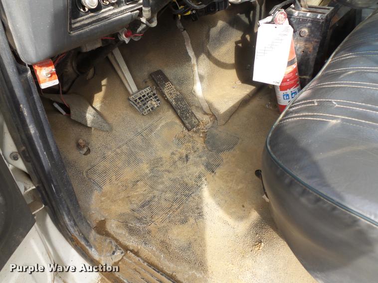 image for item BI9150 1992 Ford F700 water truck