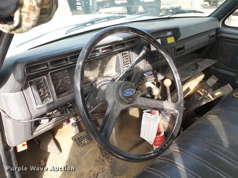 image for item BI9150 1992 Ford F700 water truck