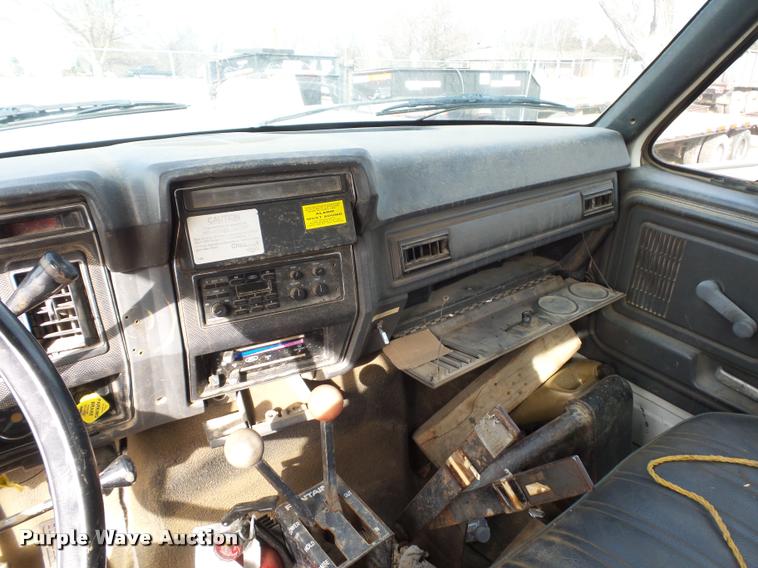 image for item BI9150 1992 Ford F700 water truck