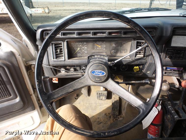 image for item BI9150 1992 Ford F700 water truck