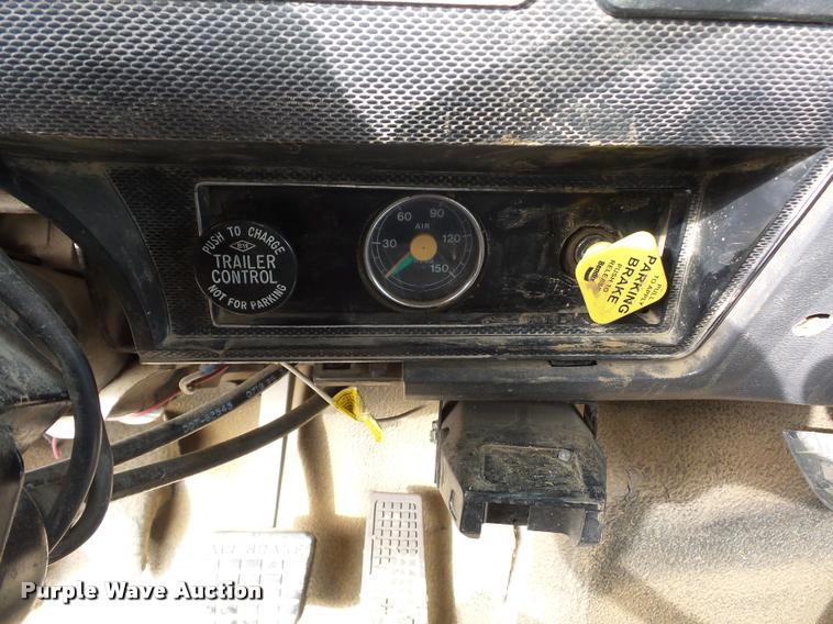 image for item BI9150 1992 Ford F700 water truck