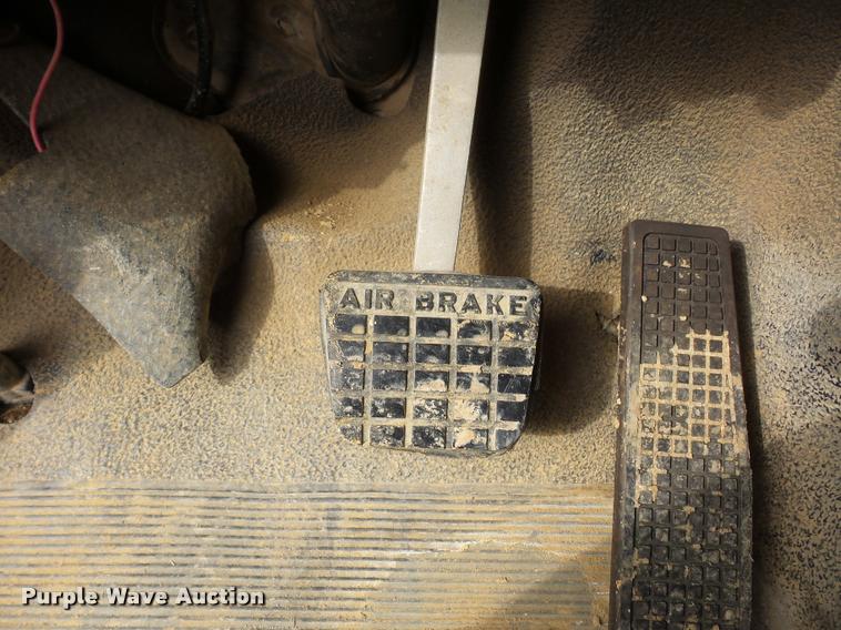 image for item BI9150 1992 Ford F700 water truck