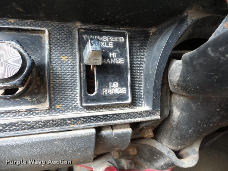 image for item BI9150 1992 Ford F700 water truck