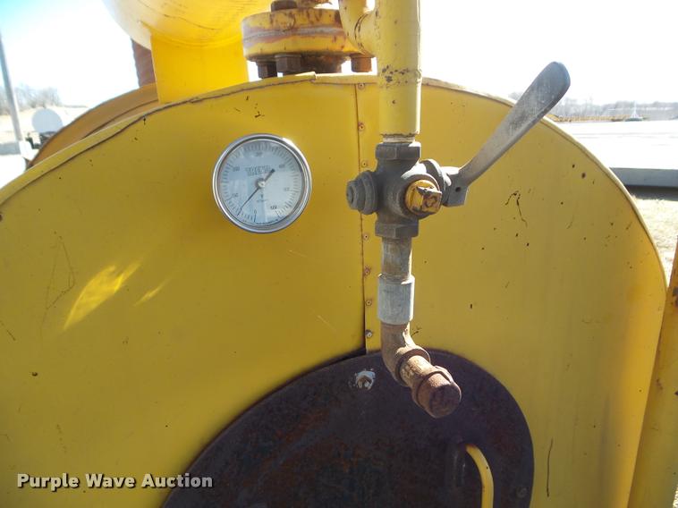 image for item BW9153 CEI 800 oil heater