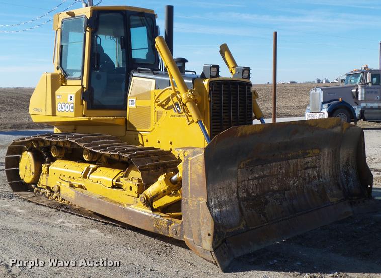 image for item CB9812 2004 John Deere 850C Series II dozer