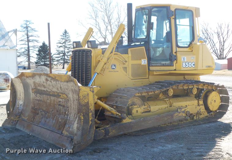 image for item CB9812 2004 John Deere 850C Series II dozer