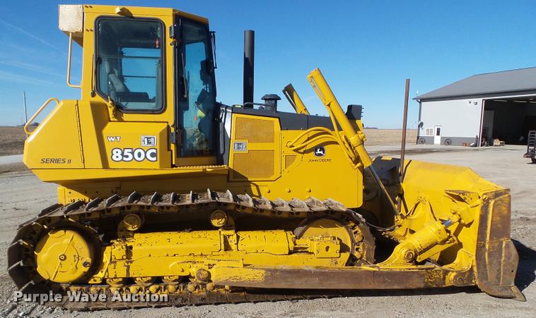 image for item CB9812 2004 John Deere 850C Series II dozer