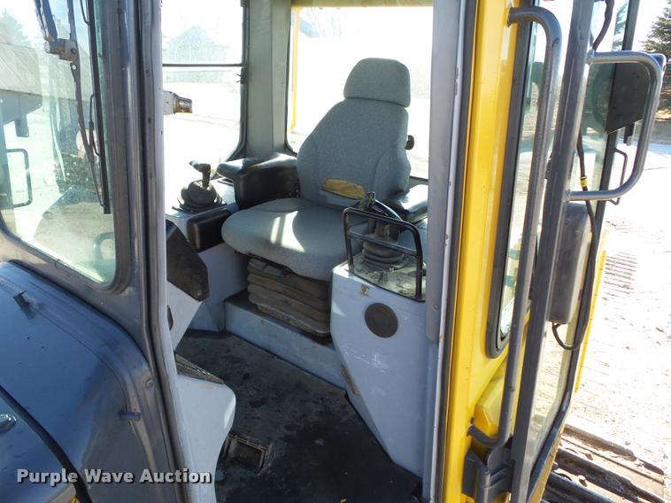 image for item CB9812 2004 John Deere 850C Series II dozer