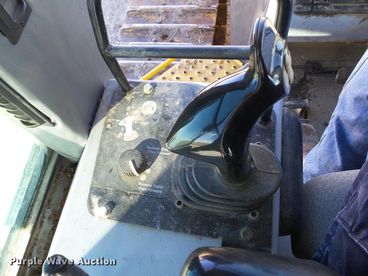 image for item CB9812 2004 John Deere 850C Series II dozer