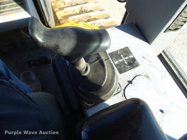 image for item CB9812 2004 John Deere 850C Series II dozer