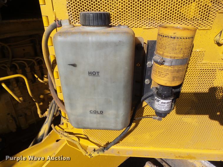 image for item CB9812 2004 John Deere 850C Series II dozer